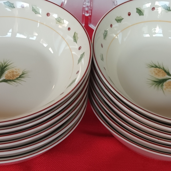 12 MB Merry Brite Soup Bowl - Picture 3 of 7